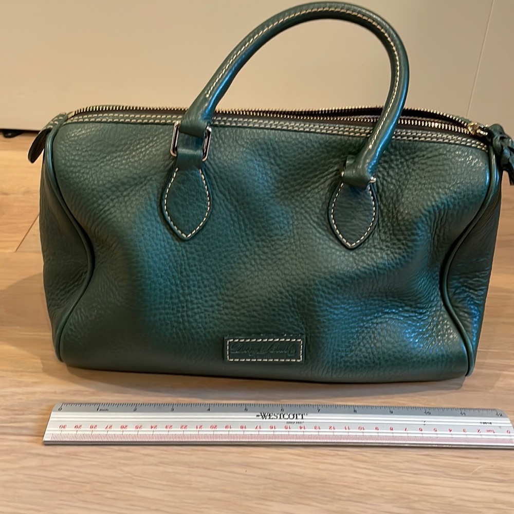 Dooney and Bourke doctors style should bag